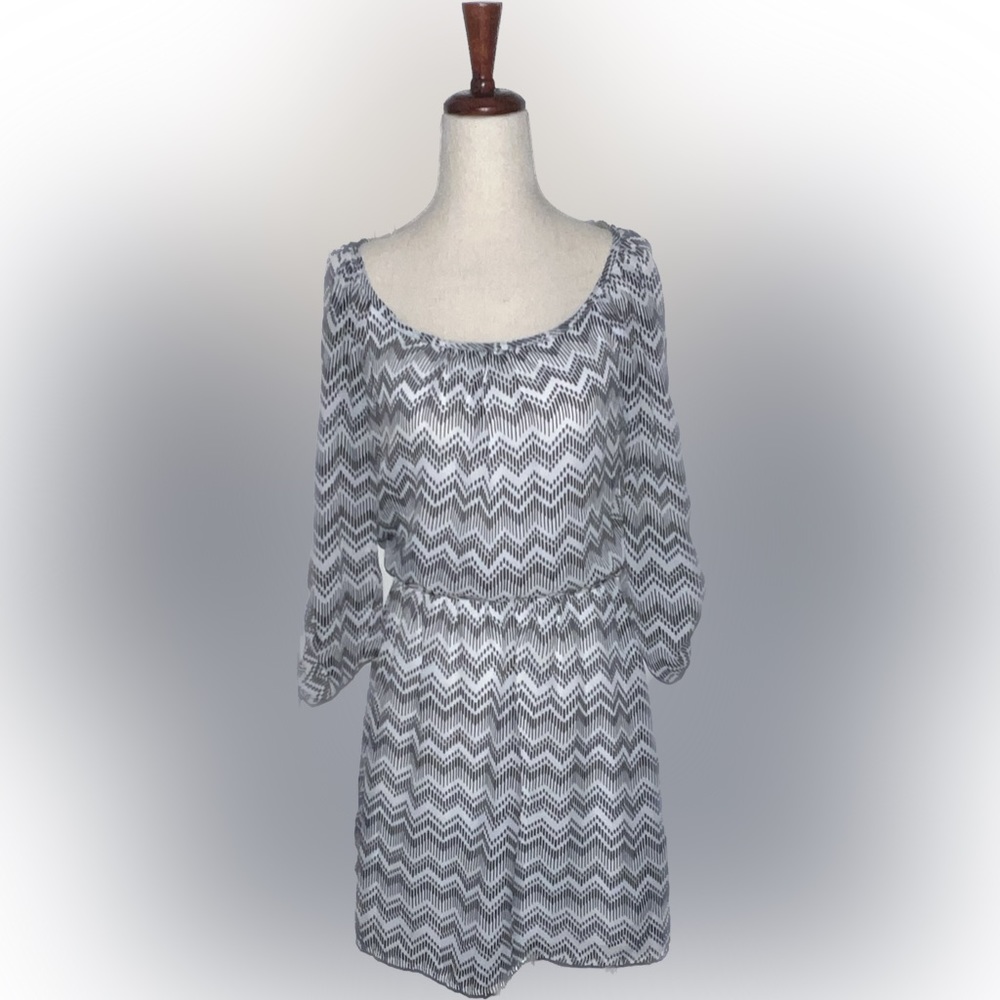 Speckless - Quarter Sleeve Mini dress - Size Medium - EUC - No Flaws
